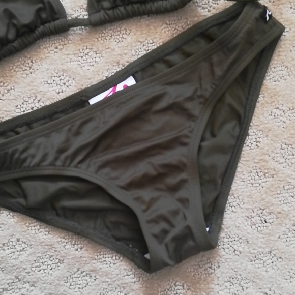 Rusty 👙 bikini - Picture 3 of 3